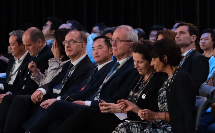 Ir Tony Wong, Government Chief Information Officer, and Mr Gérard Wolf, International Sustainable City Federator to the French Minister of Europe and Foreign Affairs (both seated in the middle in front row), attended the “France Seminar”.