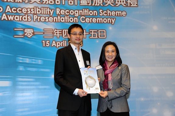 Legislative Council member, Dr Hon Elizabeth Quat, JP (right), presents a Silver Award certificate to the Sales Manager of Ominus (HK) Limited, Mr William Leung