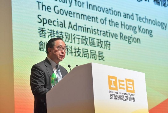 The Secretary for Innovation and Technology, Mr Nicholas W Yang, delivers the welcoming remarks at the Internet Economy Summit 2017 Main Forum, themed "Shaping the Internet Economy for Growth", this morning (April 12).