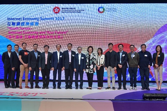 The Under Secretary for Innovation and Technology, Dr David Chung (centre), the Government Chief Information Officer, Mr Allen Yeung (seventh left) and the Executive Director of the Our Hong Kong Foundation, Mrs Eva Cheng Li Kam-fun (seventh right), join a group photo with the panelists at the Internet Economy Summit 2017 "Youth Forum – Internet Economy and Your Future" tonight (April 12).