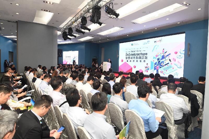 智慧政府创新实验室今日（六月二十六日）联同数码港及香港科技园举办首场技术论坛，吸引超过230名政府部门人员和资讯科技界代表出席。