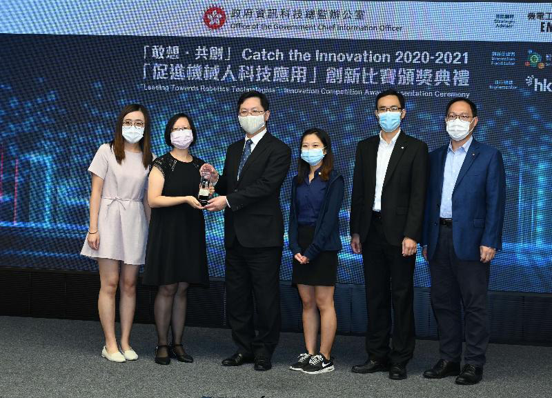 The Secretary for Innovation and Technology, Mr Alfred Sit (third left), presents an award to the first runner-up, representatives from the Electrical and Mechanical Services Department, at the Leading Towards Robotics Technologies Innovation Competition Award Presentation Ceremony today (July 28). Their winning project is “Application of Artificial Intelligence and Robotics Technologies for Smart Warehouse”.