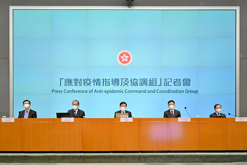 The Chief Executive, Mr John Lee (centre), holds a Command and Coordination Group press conference with the Secretary for Health, Professor Lo Chung-mau (second left); the Secretary for Innovation, Technology and Industry, Professor Sun Dong (second right); the Deputy Secretary for Health (Special Duties), Mr Vincent Fung (first left); and the Deputy Government Chief Information Officer, Mr Tony Wong (first right), at the Central Government Offices, Tamar, today (August 8).