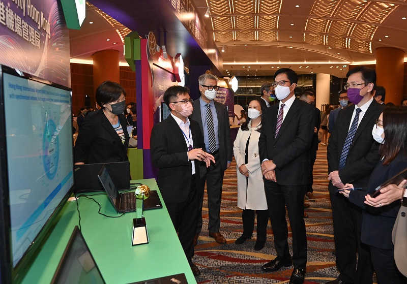 The Acting Financial Secretary, Mr Michael Wong, attended the Hong Kong ICT Awards 2022 Awards Presentation Ceremony this evening (November 16). Photo shows Mr Wong (third right) touring the exhibition with the Secretary for Innovation, Technology and Industry, Professor Sun Dong (second right).