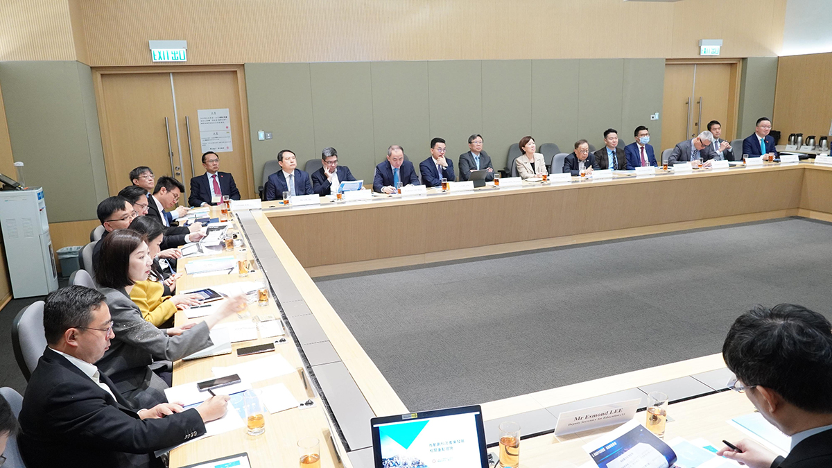 The Committee on Innovation, Technology and Industry Development held its first meeting today (March 28). At the meeting, members shared their insights and exchanged opinions on key issues including the development of the artificial intelligence industry and the acceleration of commercialisation of research and development outcomes.