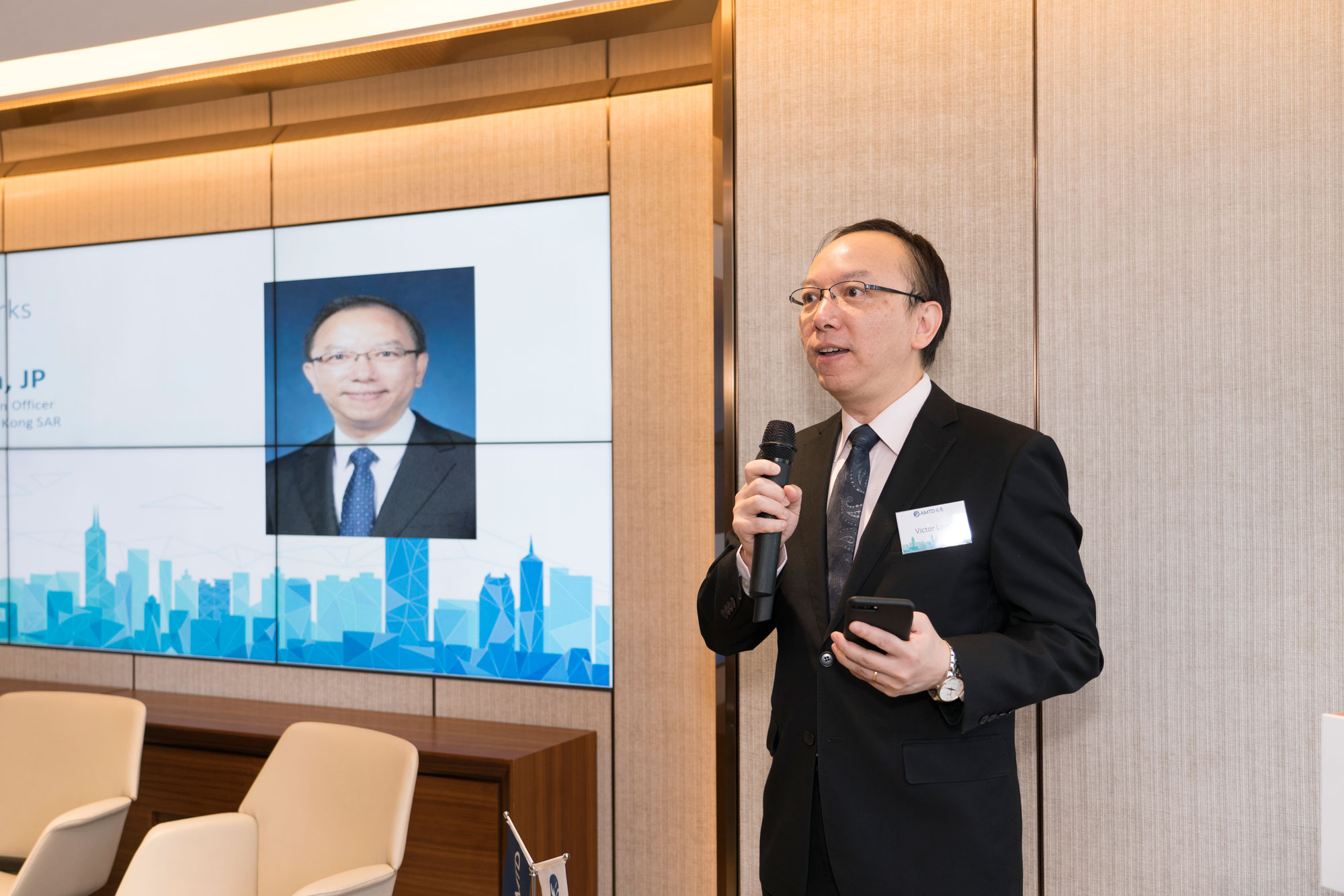 Mr. Victor Lam, Government Chief Information Officer, delivered an Opening Speech at the "Hong Kong FinTech Week 2018 – FinTech and Beyond Forum"