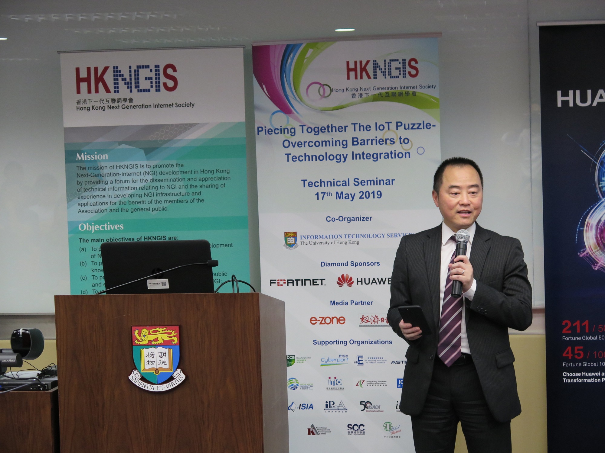 Mr. Tony Wong, Assistant Government Chief Information Officer (Industry Development), delivers Speech at the Technical Seminar on “Piecing Together the IoT Puzzle – Overcoming Barriers to Technology Integration”.