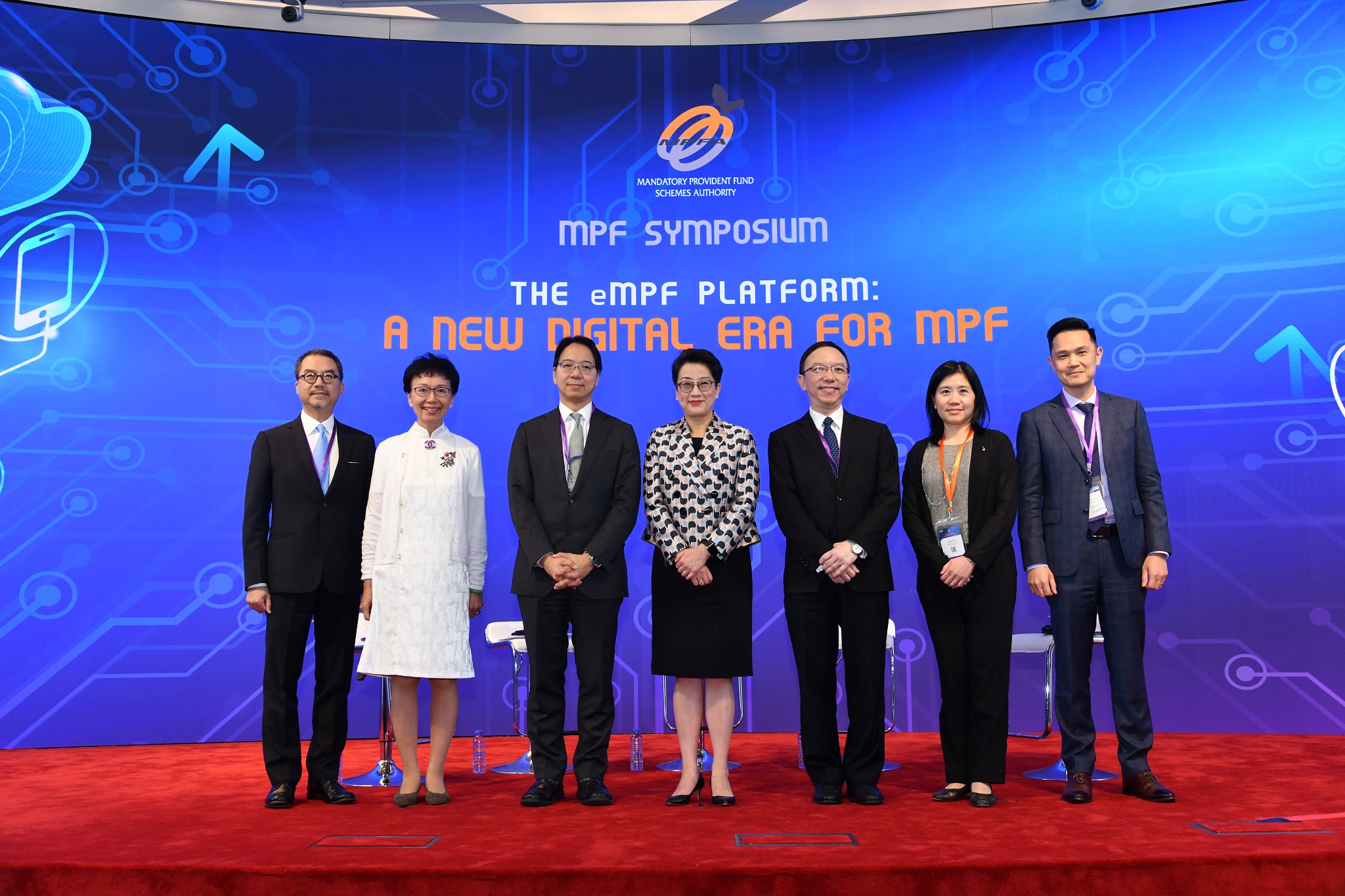 Mr. Victor Lam, Government Chief Information Officer (third right), Ms. Alice Law, Deputy Chairman and Managing Director, MPFA (centre), Hon. Charles Mok, Legislative Councillor (third left), Ms. Cynthia Hui, Executive Director (Members), MPFA (second right), Ms. Lau Ka-shi, Vice-Chairman, Hong Kong Trustees’ Association (second left), Mr. Joel Lim, Partner, Financial Services Advisory, Digital Technology Leader, Ernst & Young (first right) and Mr. KP Luk, Chairman, Pension Schemes Association (first left) at the “MPF Symposium “The eMPF Platform: A new digital era for MPF””.