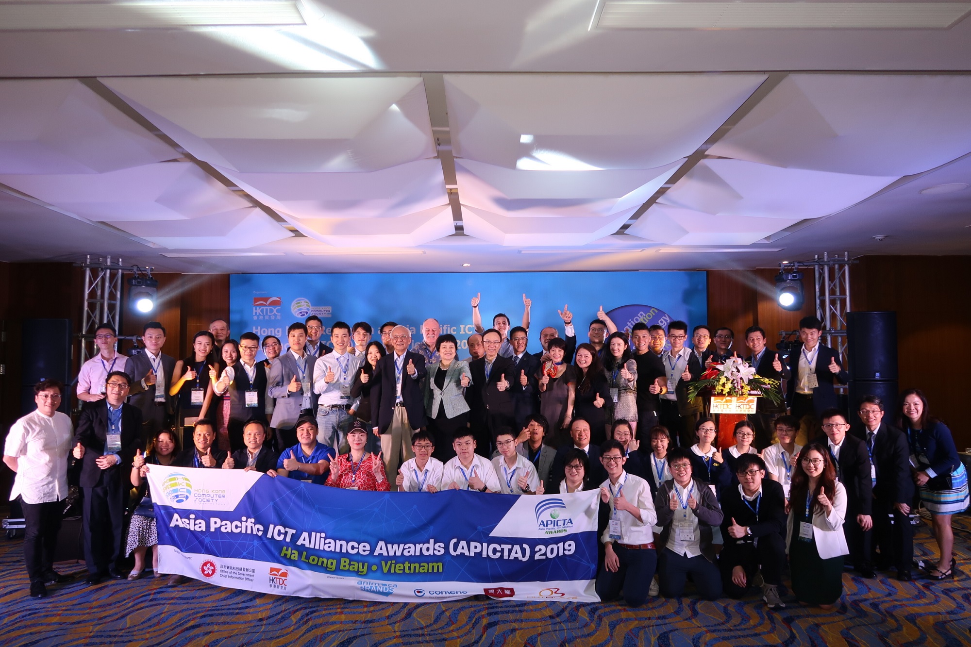 Mr. Victor Lam, Government Chief Information Officer, in group photo with the Hong Kong delegation and other guests at the “Hong Kong Reception at Asia Pacific ICT Alliance (APICTA) Awards Vietnam 2019”.