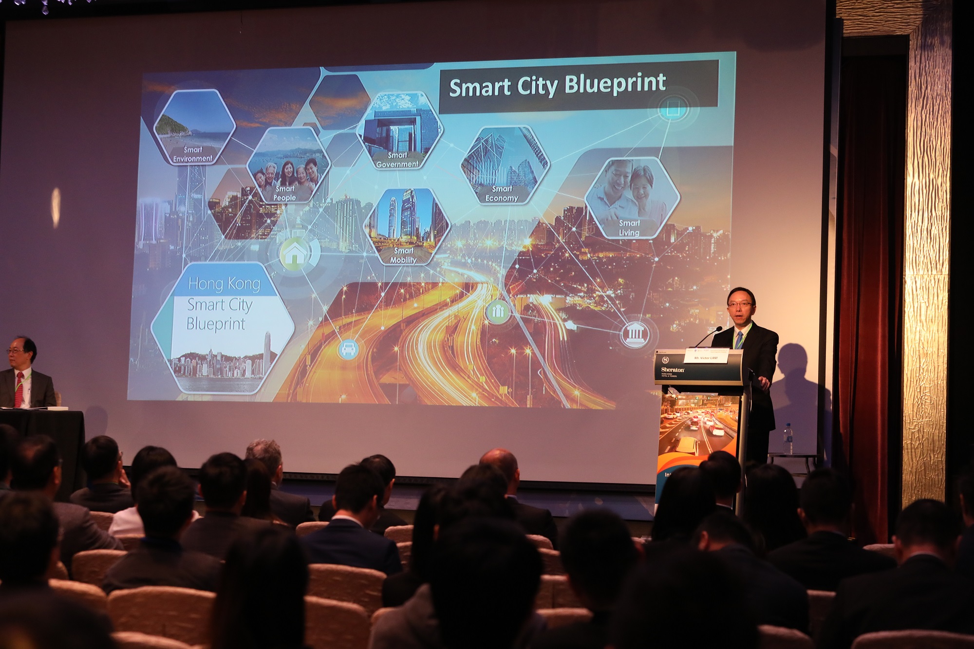 Mr. Victor Lam, Government Chief Information Officer, speaks at the “International Symposium on Road Congestion Charging”.