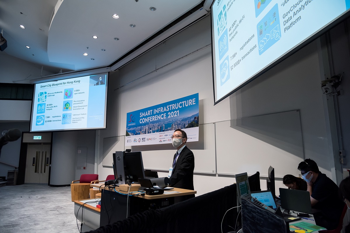 Mr. Victor Lam, Government Chief Information Officer, delivered presentation on “Smart City Blueprint 2.0 for Hong Kong” at the “Smart Infrastructure Conference 2021”.