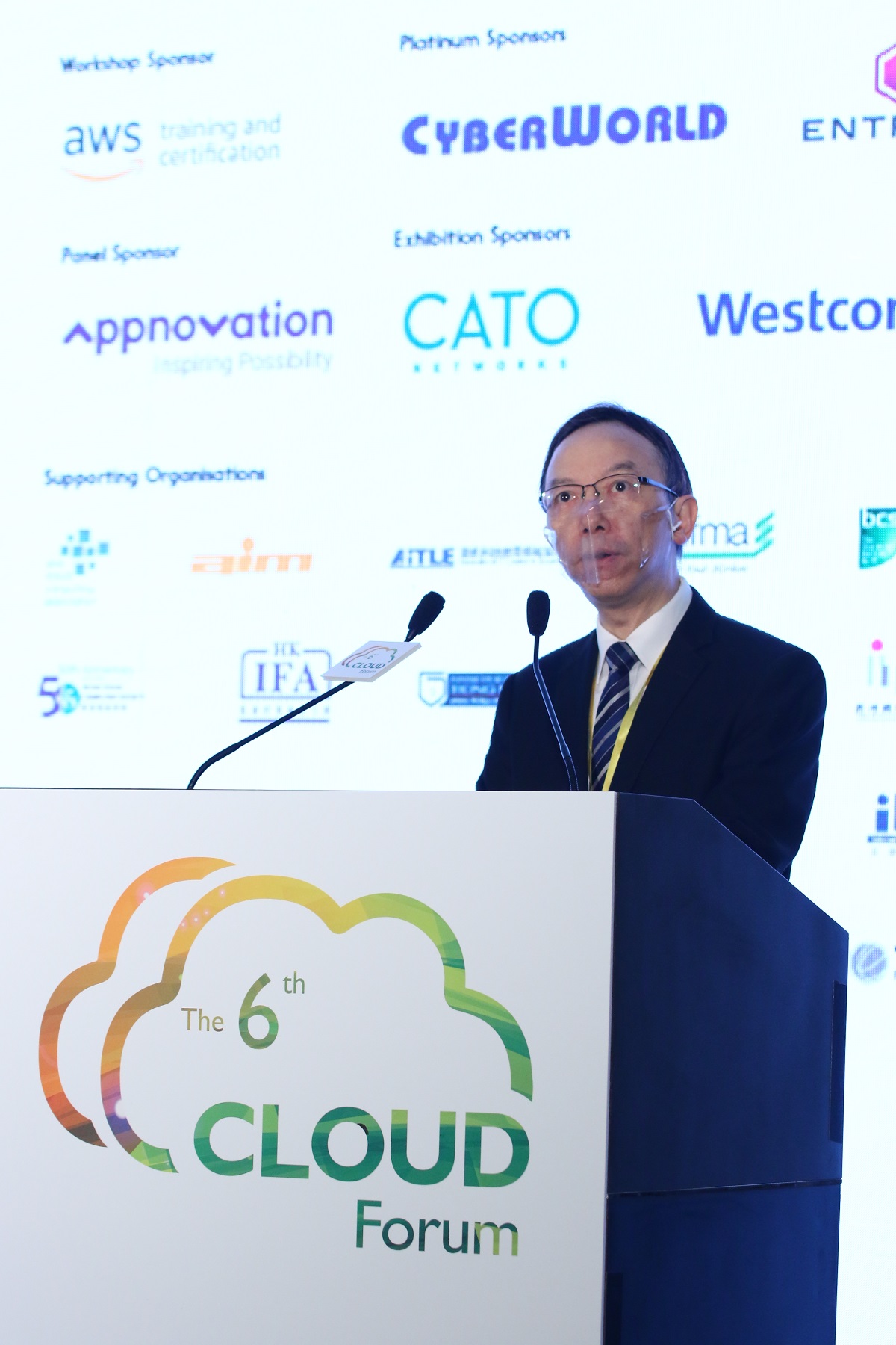 Mr. Victor Lam, Government Chief Information Officer, delivered Opening Remarks at “The 6th Cloud Forum”.