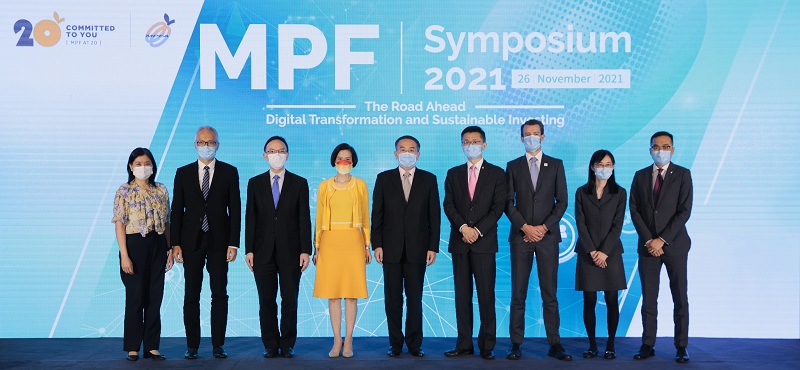 Mr. Victor Lam, Government Chief Information Officer (3rd left), in group photo with Mr. Christopher Hui, Secretary for Financial Services and the Treasury (middle), Mrs. Ayesha Macpherson Lau, Chairman, MPFA (4th left), Mr. Cheng Yan-chee, Acting Managing Director, MPFA (4th right), Mr. James Robertson, Head of Asia (ex-China and Japan), PRI Association (3rd right), Mr. Howard Lee, Deputy Chief Executive, Hong Kong Monetary Authority (2nd left), Ms. Linda Yiu, Director of Intermediaries Supervision Department, Securities and Futures Commission (2nd right), Ms. Cynthia Hui, Executive Director (Members), MPFA (leftmost) and Mr. Leo Chu, Chief Operating Officer and Executive Director, MPF (rightmost) at the “MPF Symposium 2021”.