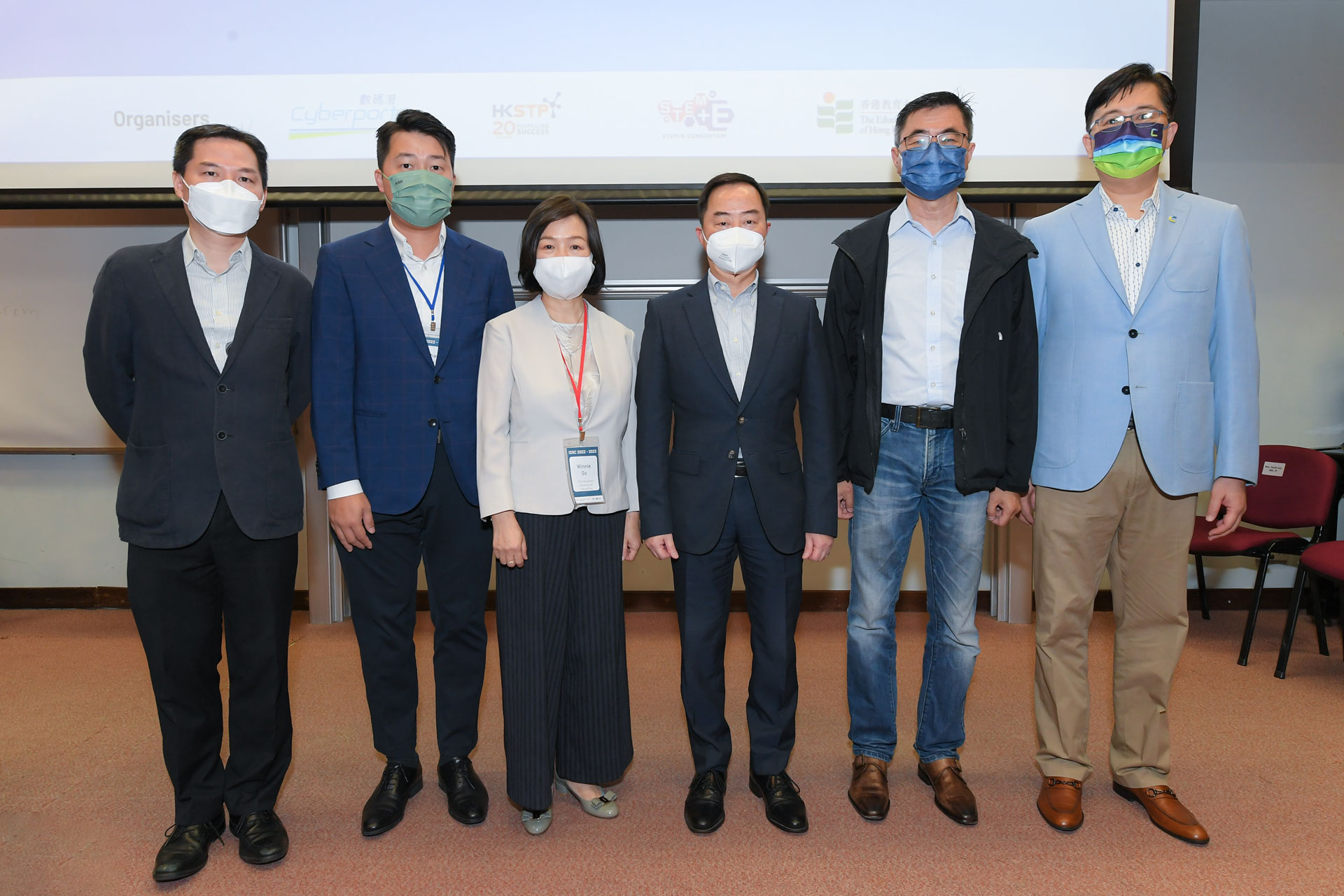 Mr. Tony Wong, Deputy Government Chief Information Officer (3rd right), Ir. Eric Chan, Chief Public Mission Officer, Cyberport (rightmost), and Mr. Michael Au, Assistant Director, Partnerships, Science Parks (2nd left), in group photo with guests.