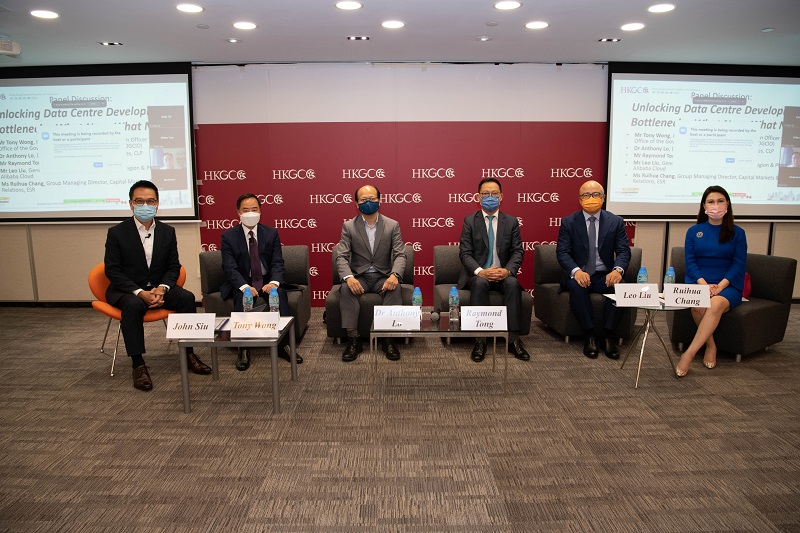 Mr. Tony Wong, JP, Deputy Government Chief Information Officer (2nd left), Mr. John Siu, Vice-chairman, The REIC of the HKGCC (leftmost), Dr. Anthony Lo, Director of Customer Success and Sales, CLP (3rd left), Mr. Raymond Tong, Chief Executive Officer and Executive Director, SUNeVision (3rd right), Mr. Leo Liu, General Manager of Hong Kong, Macau Region and Philippines, Alibaba Cloud Intelligence (2nd right) and Ms. Ruihua Chang, Group Managing Director, Capital Markets & Investor Relations, ESR (rightmost) as the panelists attended the panel discussion.
