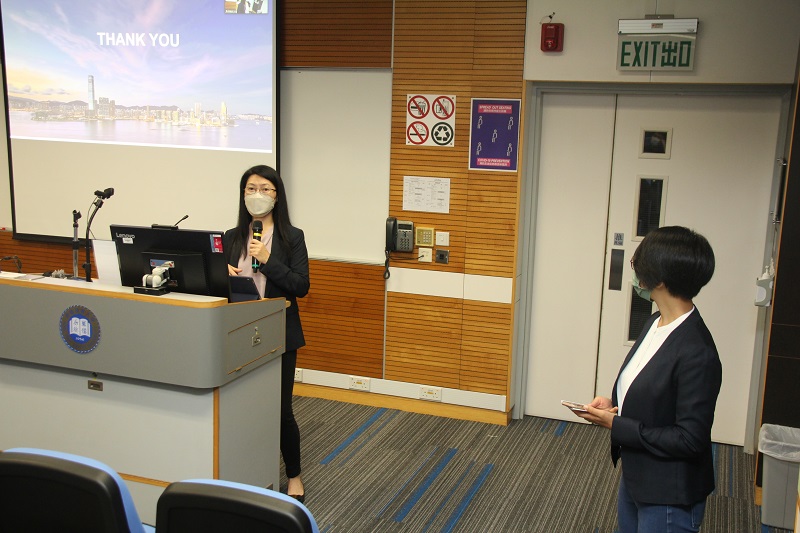 Ms. Cari Wu, Chief Systems Manager (Smart City), responded to questions from the HKBU students during the guest talk held at HKBU.
