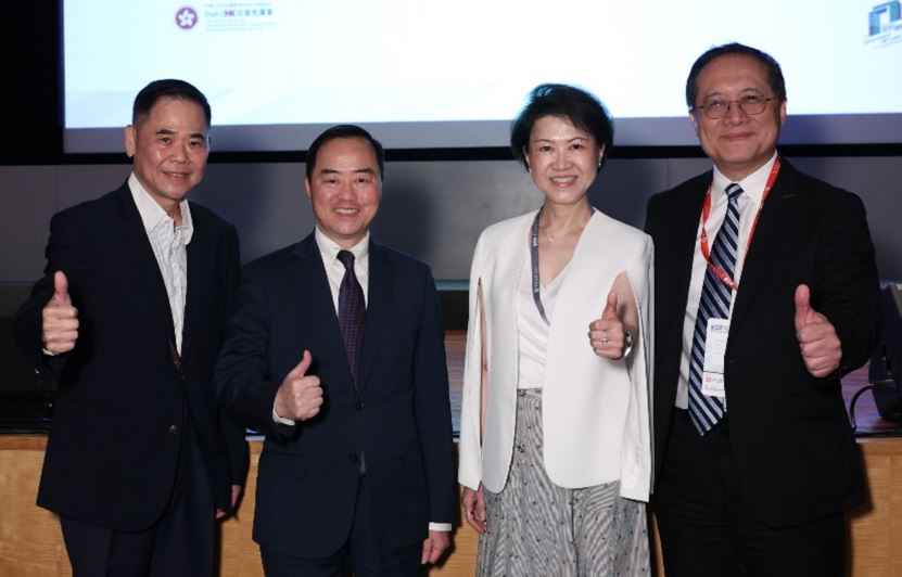 Ir Tony Wong, Government Chief Information Officer (2nd left), Ms Anna Lin, Chief Executive of GS1 Hong Kong (2nd right), Mr Norman Yum, Business Advisor of ParknShop (leftmost), and Mr Kingsley Wong, Deputy Government Chief Information Officer (rightmost), in a group photo at the “Elite Innovators Forum of the Digital Economy Summit 2024”.