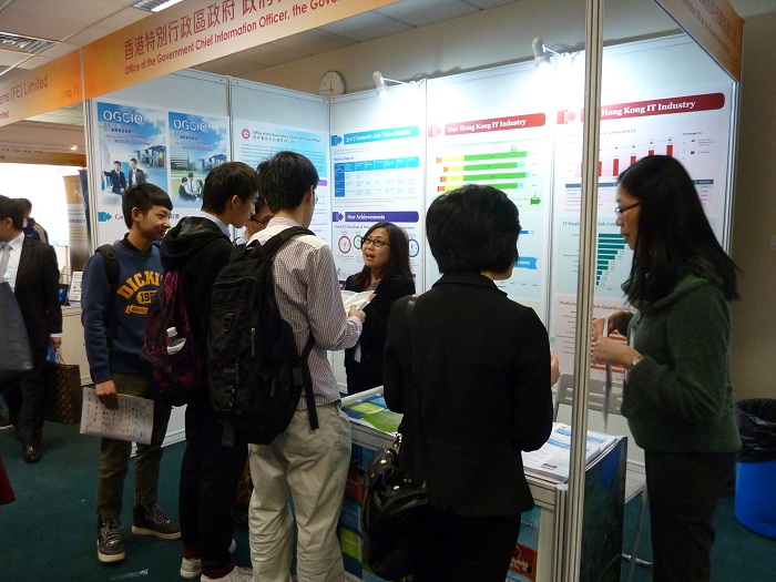 Visitors toured around at the OGCIO's exhibition booth