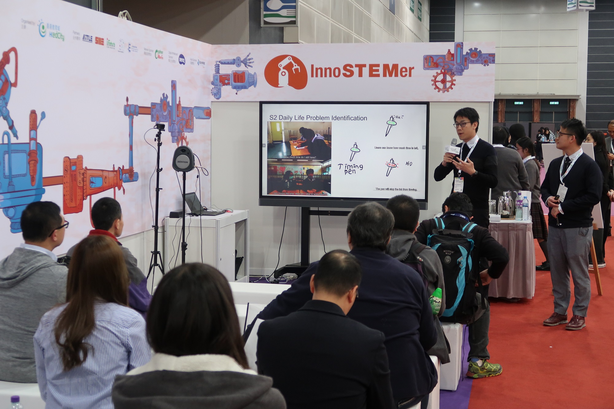 Teachers from The Y.W.C.A. Hioe Tjo Yoeng College delivered a presentation titled “STEM In, STEM Out” about their teaching experience on STEM education and implementation of the EITC.