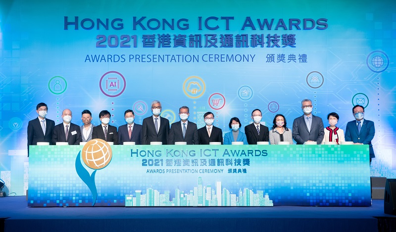 The Financial Secretary, Mr Paul Chan, attended the Hong Kong ICT Awards 2021 Awards Presentation Ceremony. Photo shows (from fifth left) the Deputy Director-General of the Department of Youth Affairs of the Liaison Office of the Central People’s Government in the Hong Kong Special Administrative Region, Mr Song Lai; the Chairman of the Hong Kong ICT Awards 2021 Grand Judging Panel, Professor Wei Shyy; Mr Paul Chan; the Acting Secretary for Innovation and Technology, Dr David Chung; the Permanent Secretary for Innovation and Technology, Ms Annie Choi; the Government Chief Information Officer, Mr Victor Lam; and other guests at the ceremony.