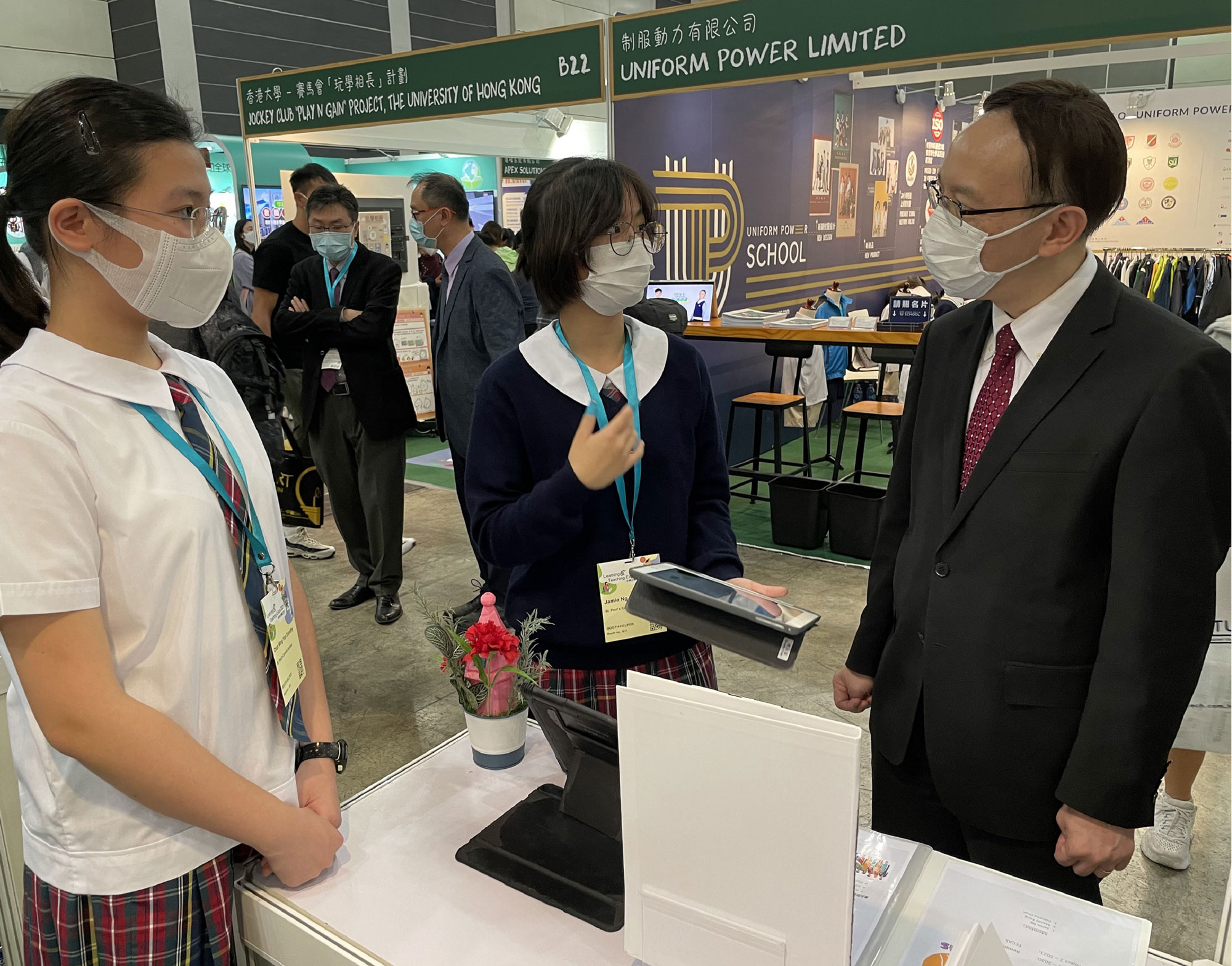 St. Paul’s Convent School demonstrated their "TECAS 2.0" which the Award for Outstanding Performance and the Merit Award of the Hong Kong District Cisco Innovation Challenge 2021.