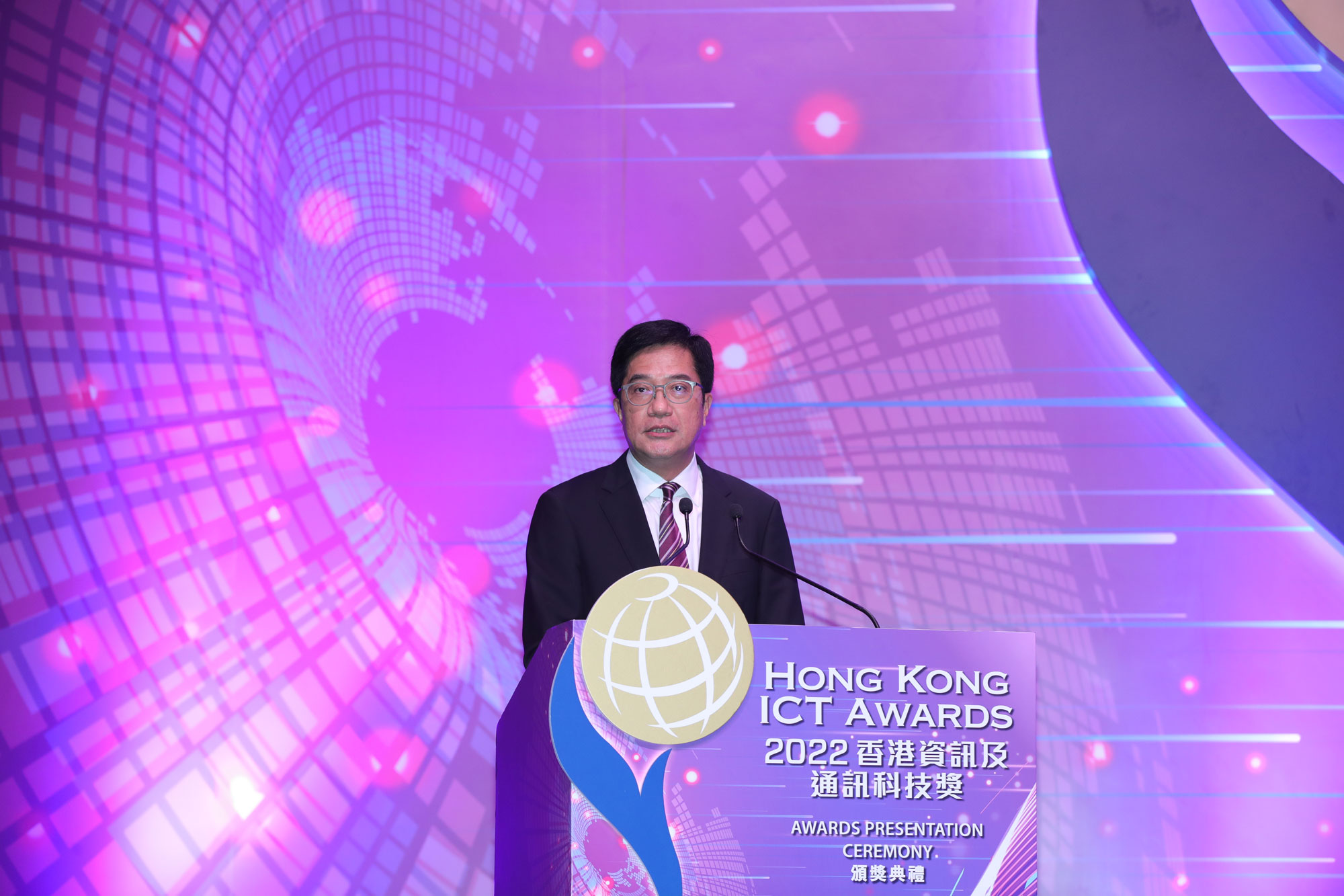 Mr Michael Wong, the Acting Financial Secretary, delivers the opening remarks at the Hong Kong ICT Awards 2022 Awards Presentation Ceremony.