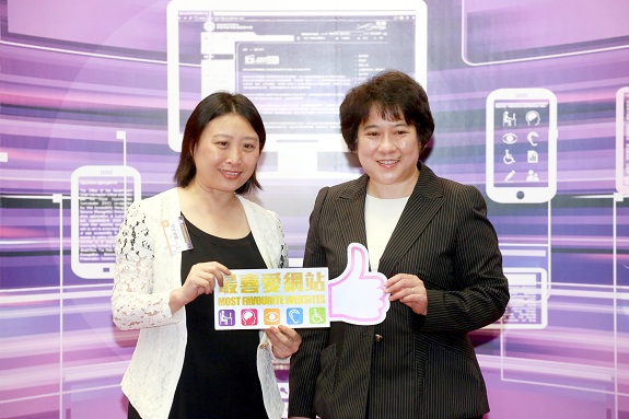 Miss Susie Ho, JP, the Permanent Secretary for Commerce and Economic Development (Communications and Technology) (right), presents the ″Most Favourite Website″ award to Ms Ho Kam Shuk Han, Principle of Tsuen Wan Catholic Primary School.