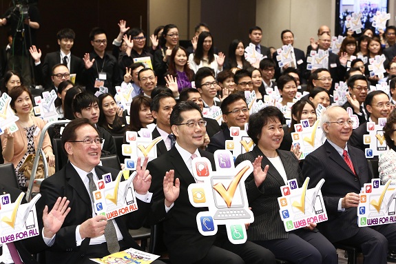Group Photo of Secretary for Commerce and Economic Development, Mr Gregory So, GBS, JP with all guests holding the 'Web Accessibility Recognition Scheme' logo