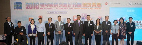 Ir Allen Yeung, Government Chief Information Officer, in group photo with the guests and Advisory Committee members