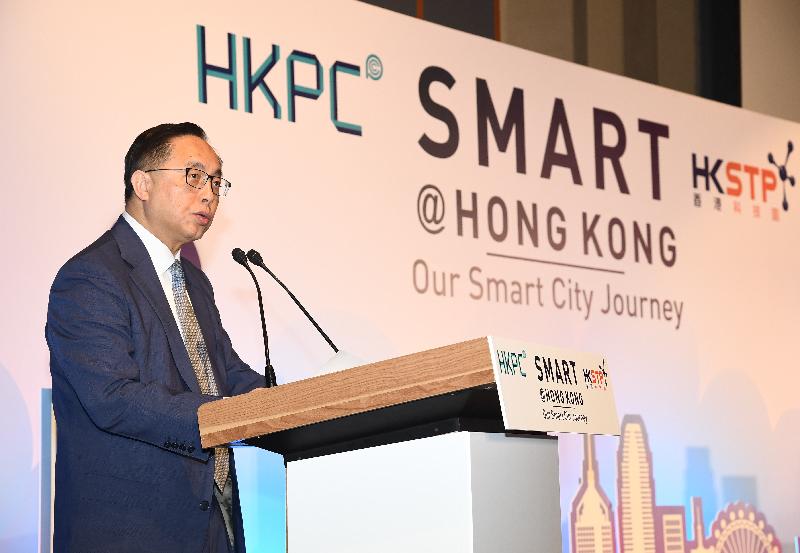 创新及科技局局长杨伟雄今日（一月十日）在智慧香港：我们的智慧城巿研讨会开幕礼致辞。