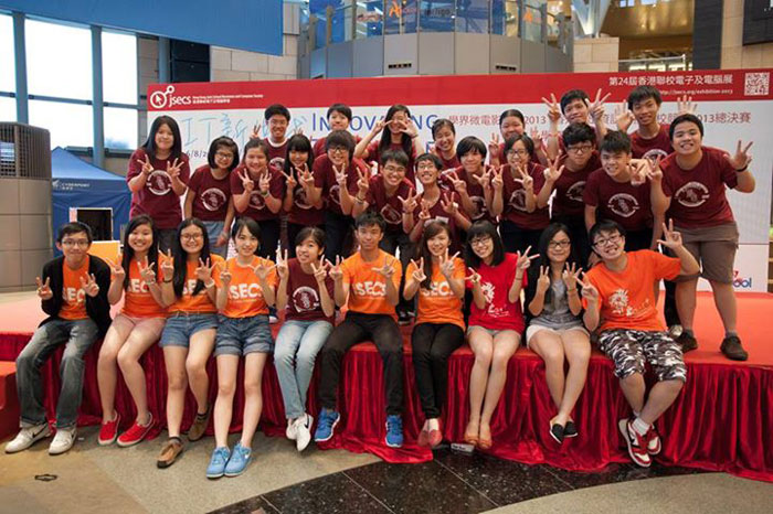 第三十四及第三十五届香港联校电子及电脑学会干事和副干事大合照