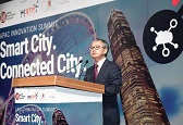 署理創新及科技局局長鍾偉强博士今日（九月七日）在亞太創新峰會2017「智慧‧互聯城市」上致辭時呼籲社會，特別是業界，積極支持和參與香港的智慧城巿發展。