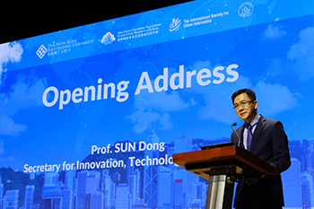 創新科技及工業局局長孫東教授今日（八月二十一日）在全球智慧城市峰會暨第三屆城市信息學國際會議開幕典禮上致辭。